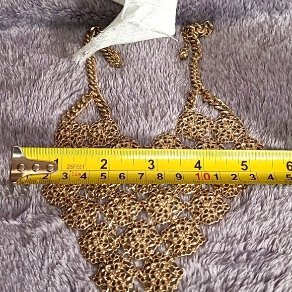 Gold tone vintage necklace. 16 inches - Picture 5 of 5
